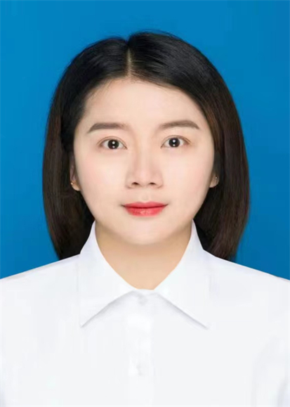 唐菊（声乐教研主任）